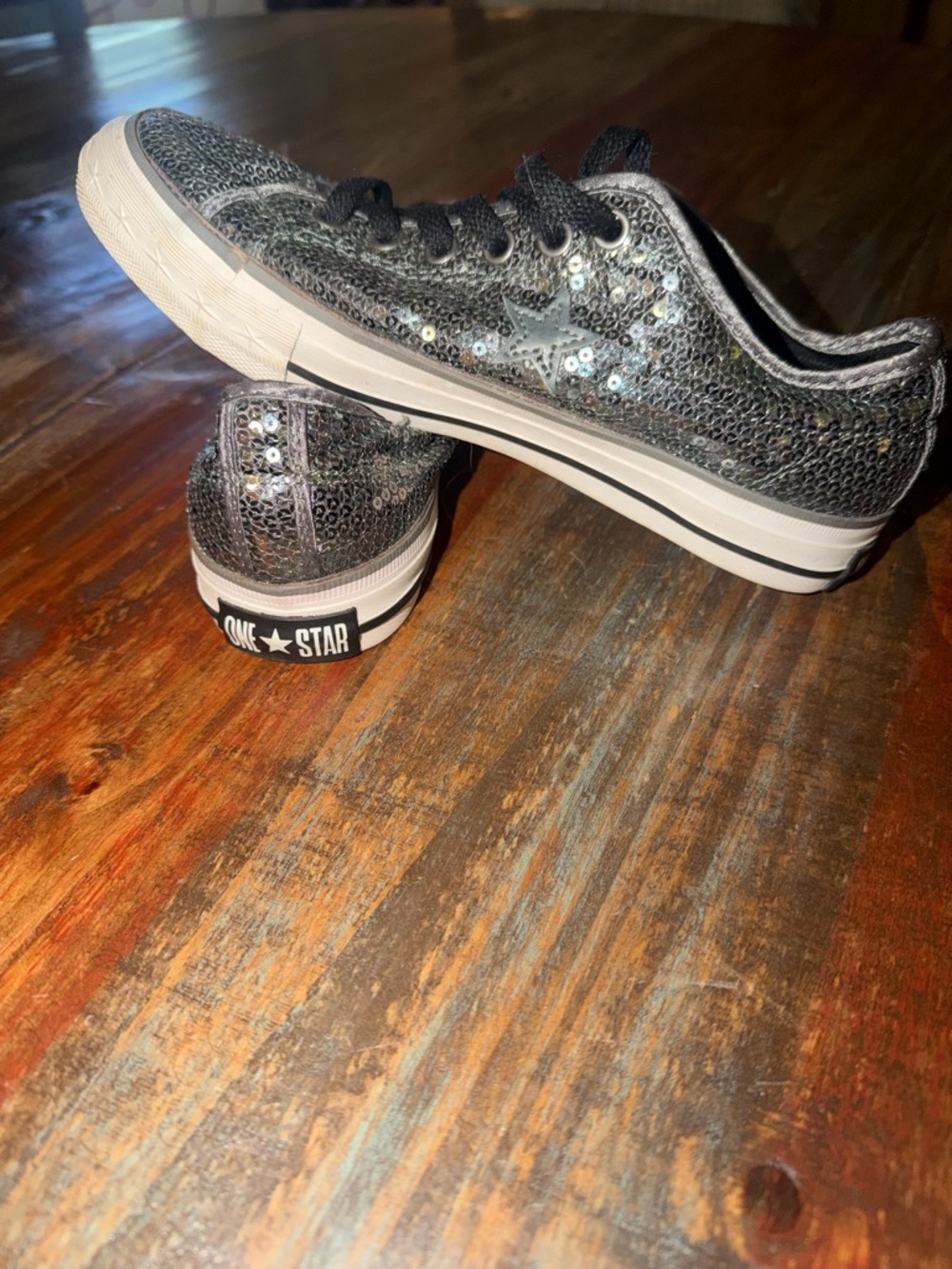 Women’s 6.5 Like New Converse One Star Low Top Sneakers - Black Silver